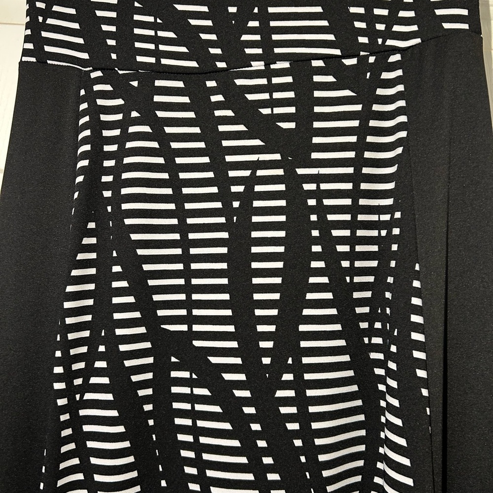 PreOwned but like New: New Directions Black and White Maxi Skirt